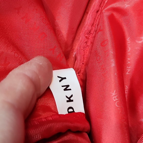 DKNY TOILETRY TRAVEL BAG, GREY - Picture 9 of 14